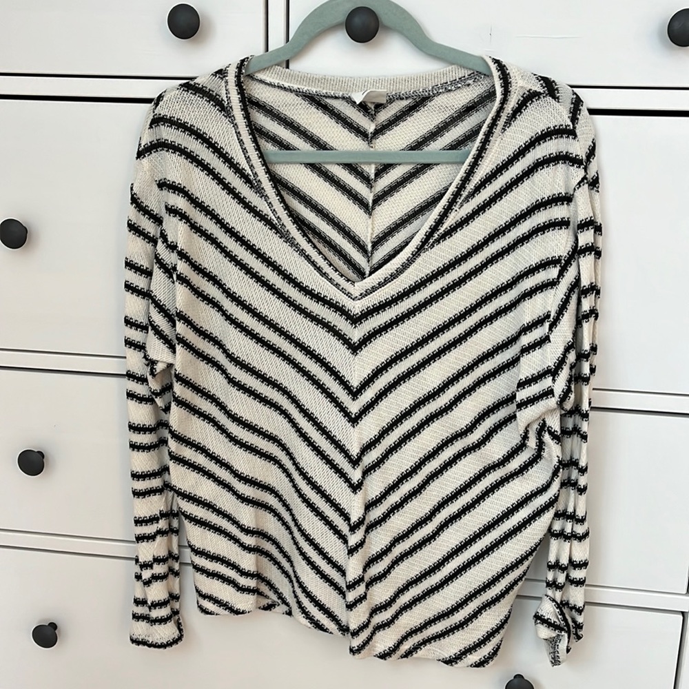 VICI Sweater - Picture 4 of 4